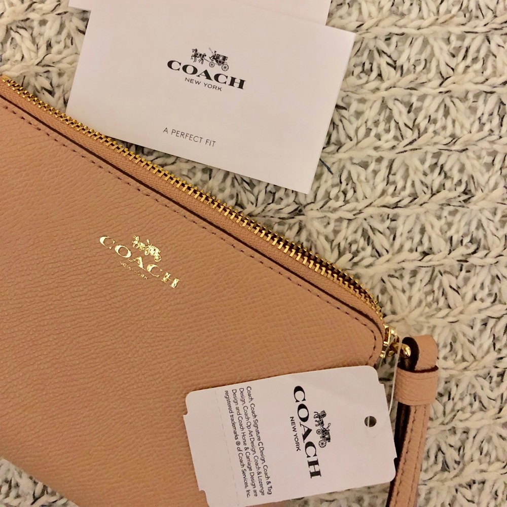 Coach Wristlet in blush